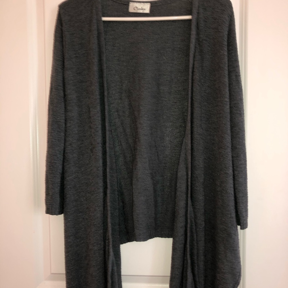 Grey cardigan leightweight. Cute little cover